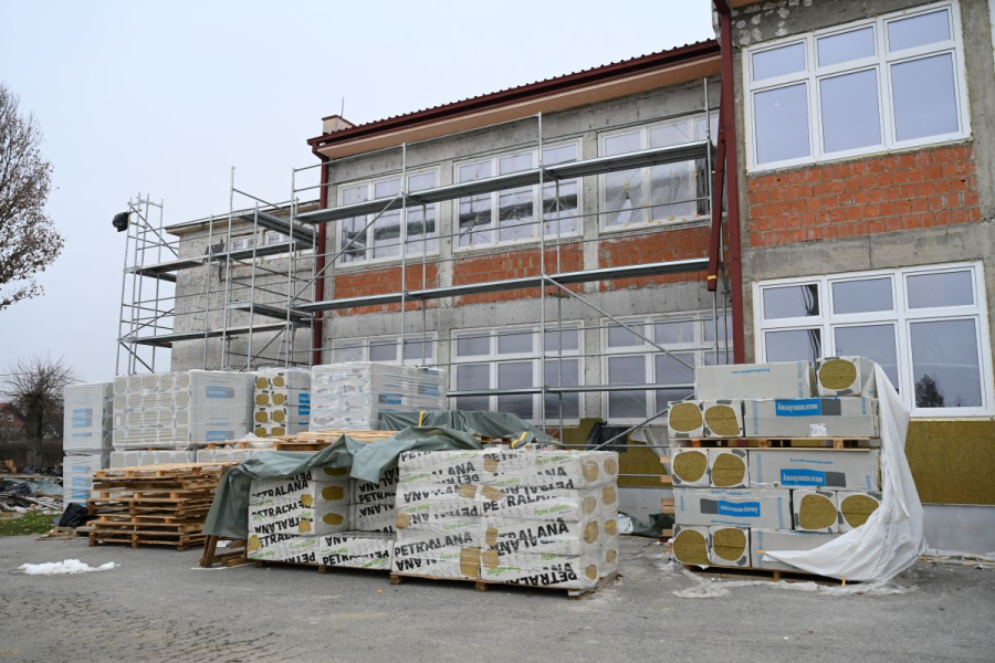 U TIJEKU INTENZIVNI RADOVI NA ENERGETSKOJ OBNOVI ŠKOLE U LUŽANIMA