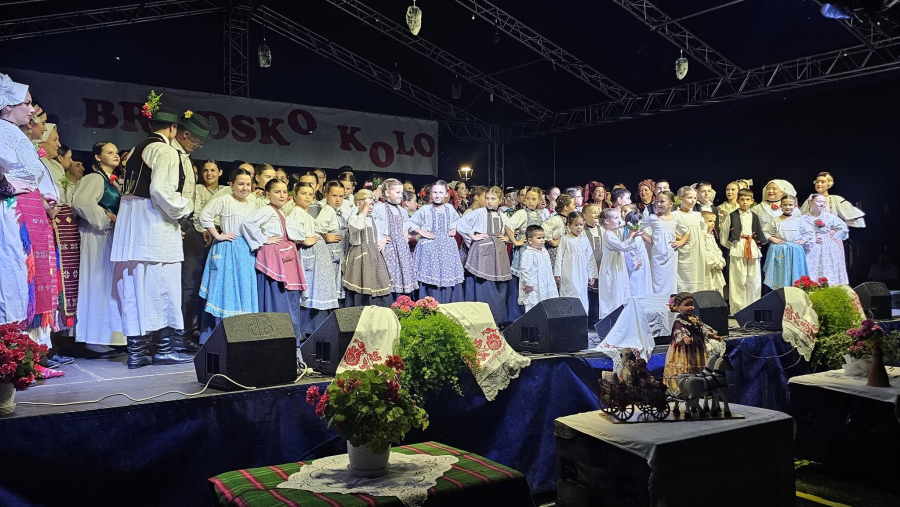 IZA NAS VIKEND 62. BRODSKOG KOLA – SREDIŠNJI PROGRAMI OKUPILI VELIK BROJ POSJETITELJA