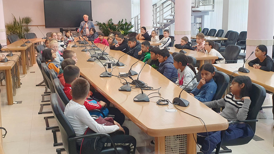 UČENICI ČETVRTIH RAZREDA OŠ "HUGO BADALIĆ" POSJETILI BRODSKO-POSAVSKU ŽUPANIJU