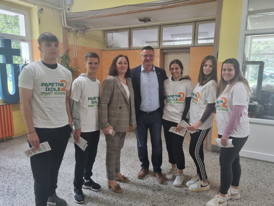 PAMETNE ŠKOLE 2 - OTVORENE I PUŠTENE U RAD TRI FOTONAPONSKE ELEKTRANE U ŠKOLAMA NA PODRUČJU BRODSKO-POSAVSKE ŽUPANIJE