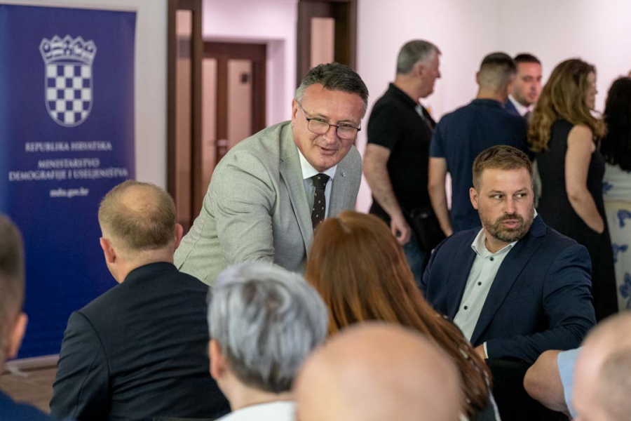 URUČENO 182 UGOVORA VRIJEDNA PREKO 5 MILIJUNA EURA ZA DJEČJE VRTIĆE I IGRALIŠTA